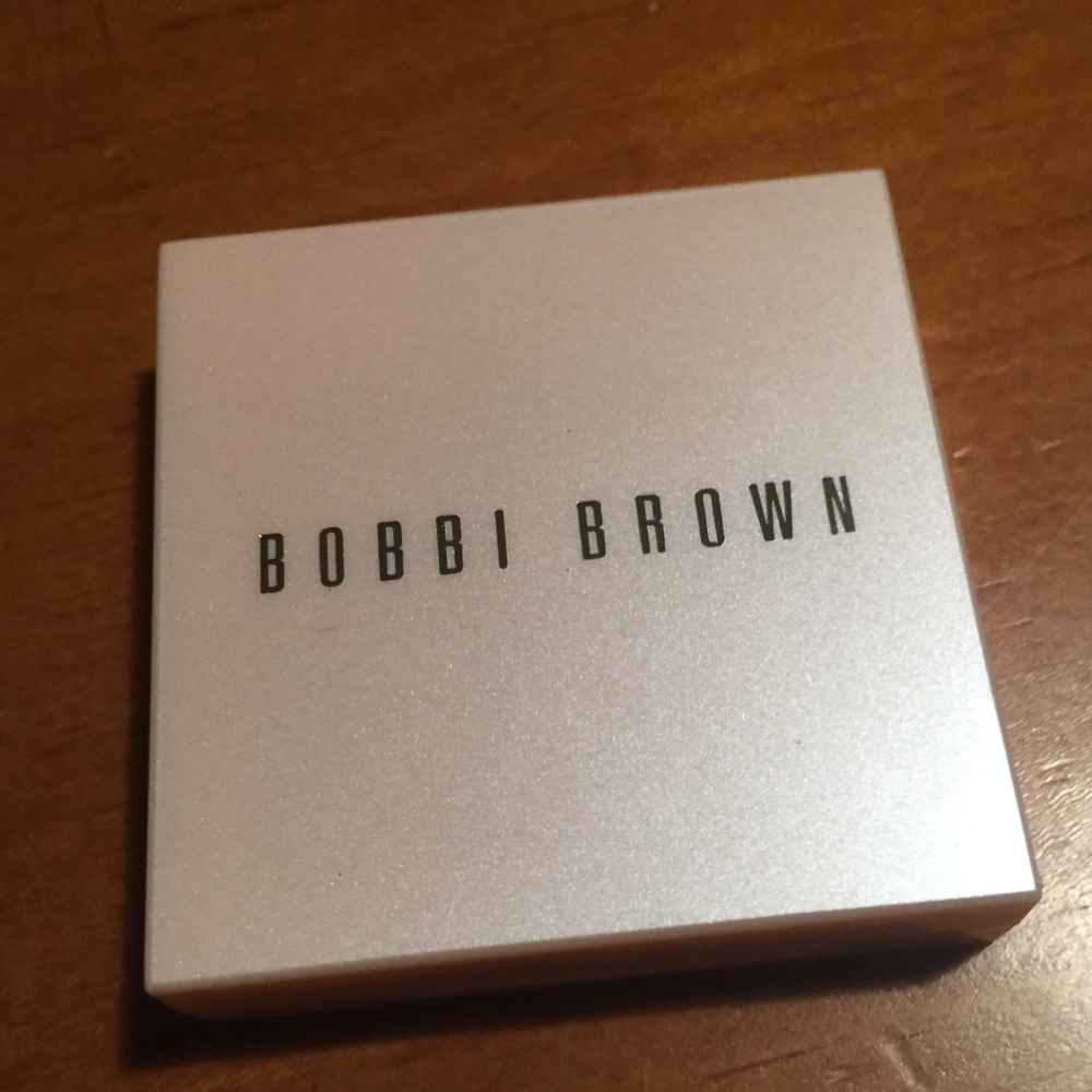 Bobbi Brown Highlighting Powder - Picture 2 of 11